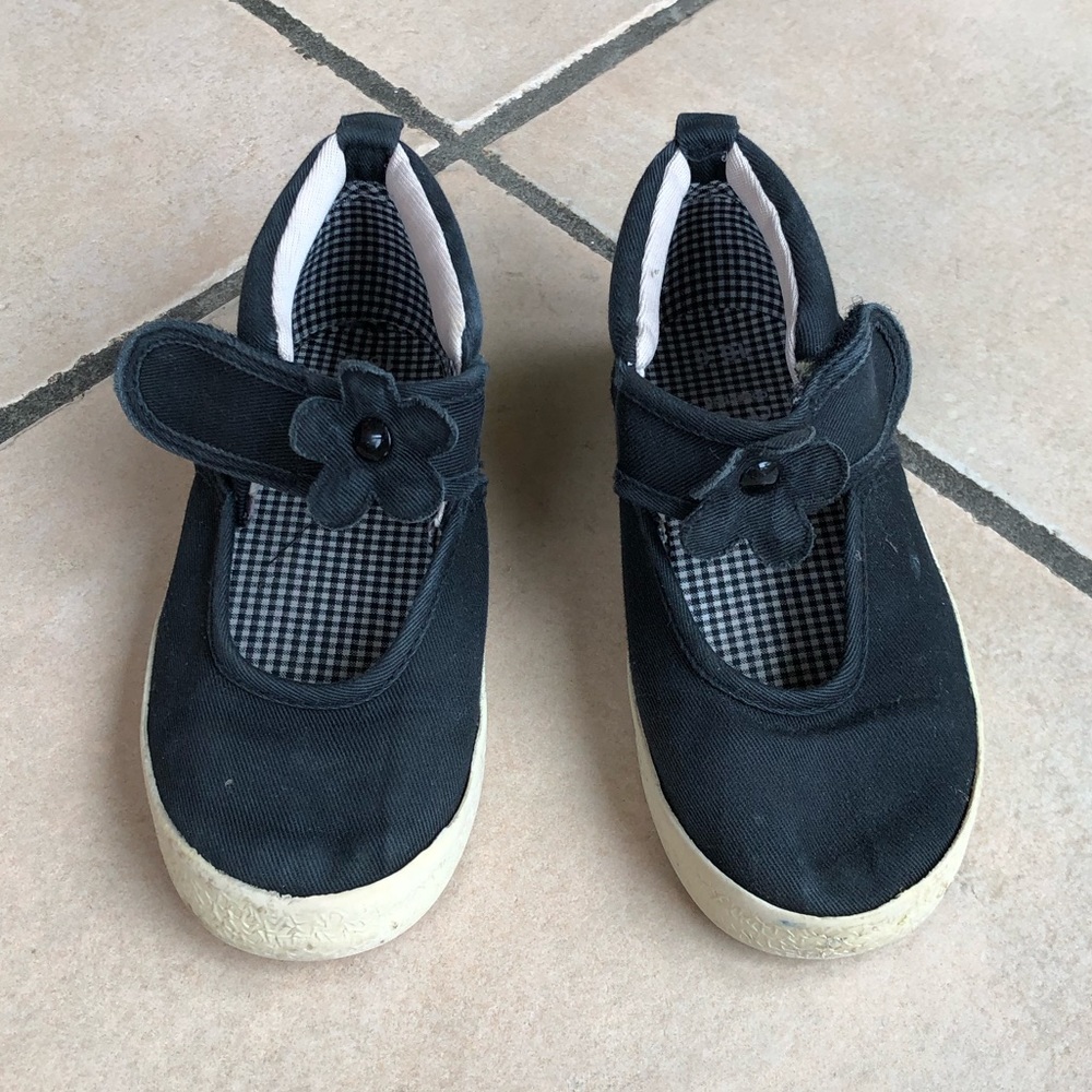 Like-new European made canvas shoes